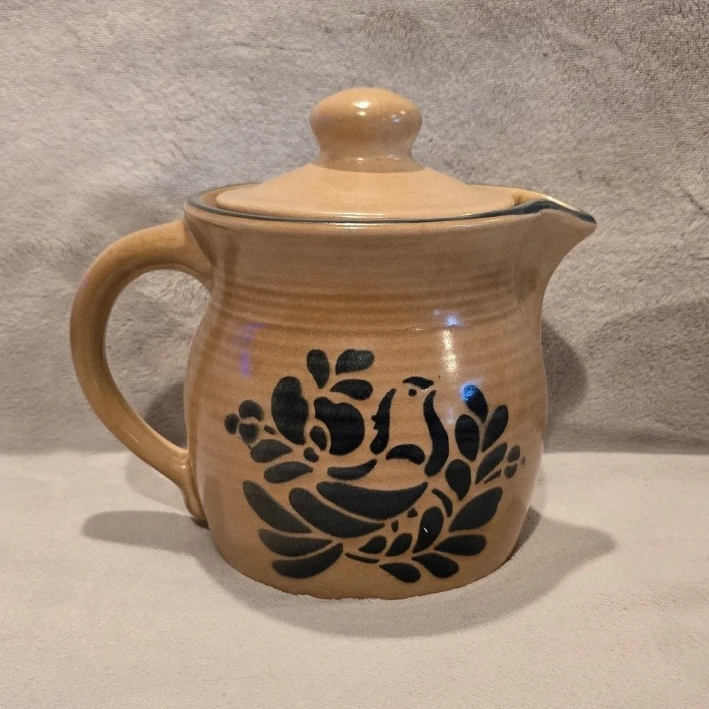 Pfaltzgraff Village Stoneware Teapot with Lid 40 oz Tan Brown Folk Art 550 USA